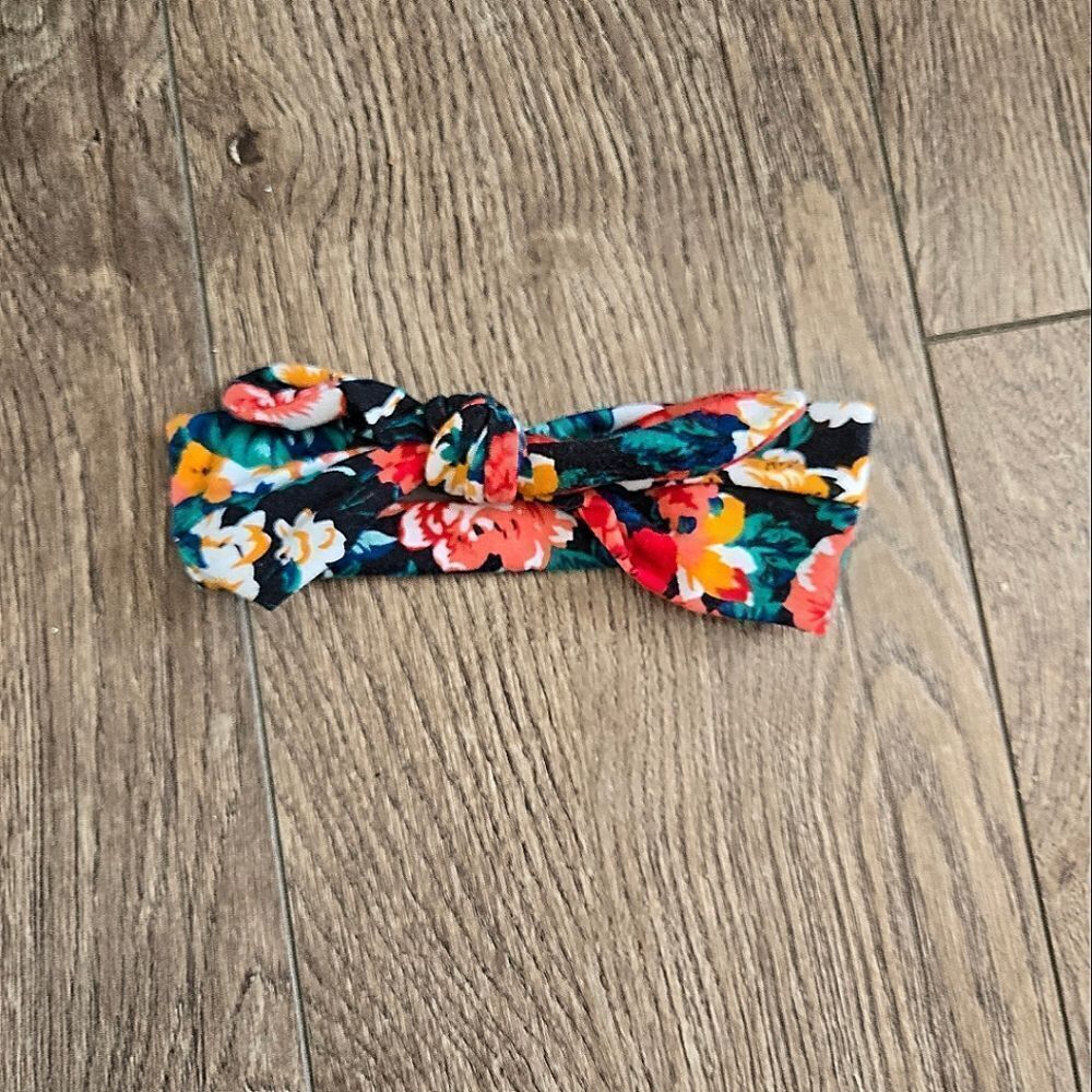 *Free Toddler Floral Knot Headband